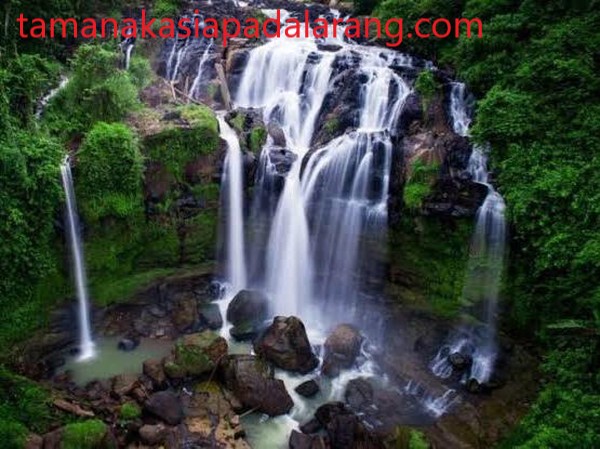 Air Terjun Menakjubkan yang Wajib Dikunjungi